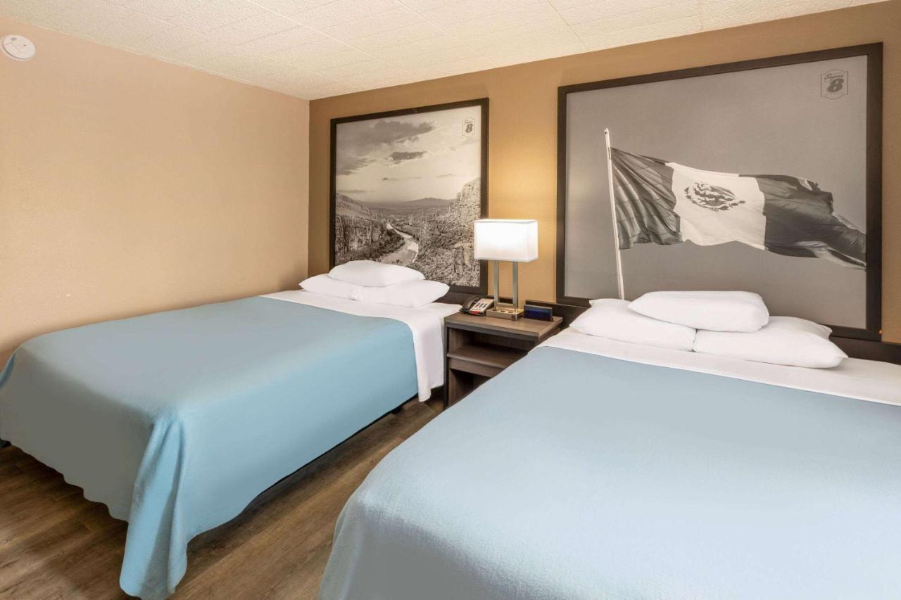 Super 8 By Wyndham Laredo Hotel Exterior photo