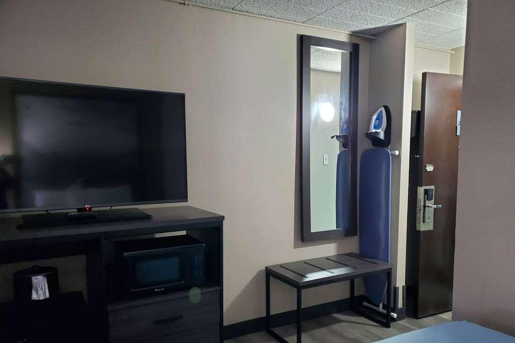 Super 8 By Wyndham Laredo Hotel Room photo