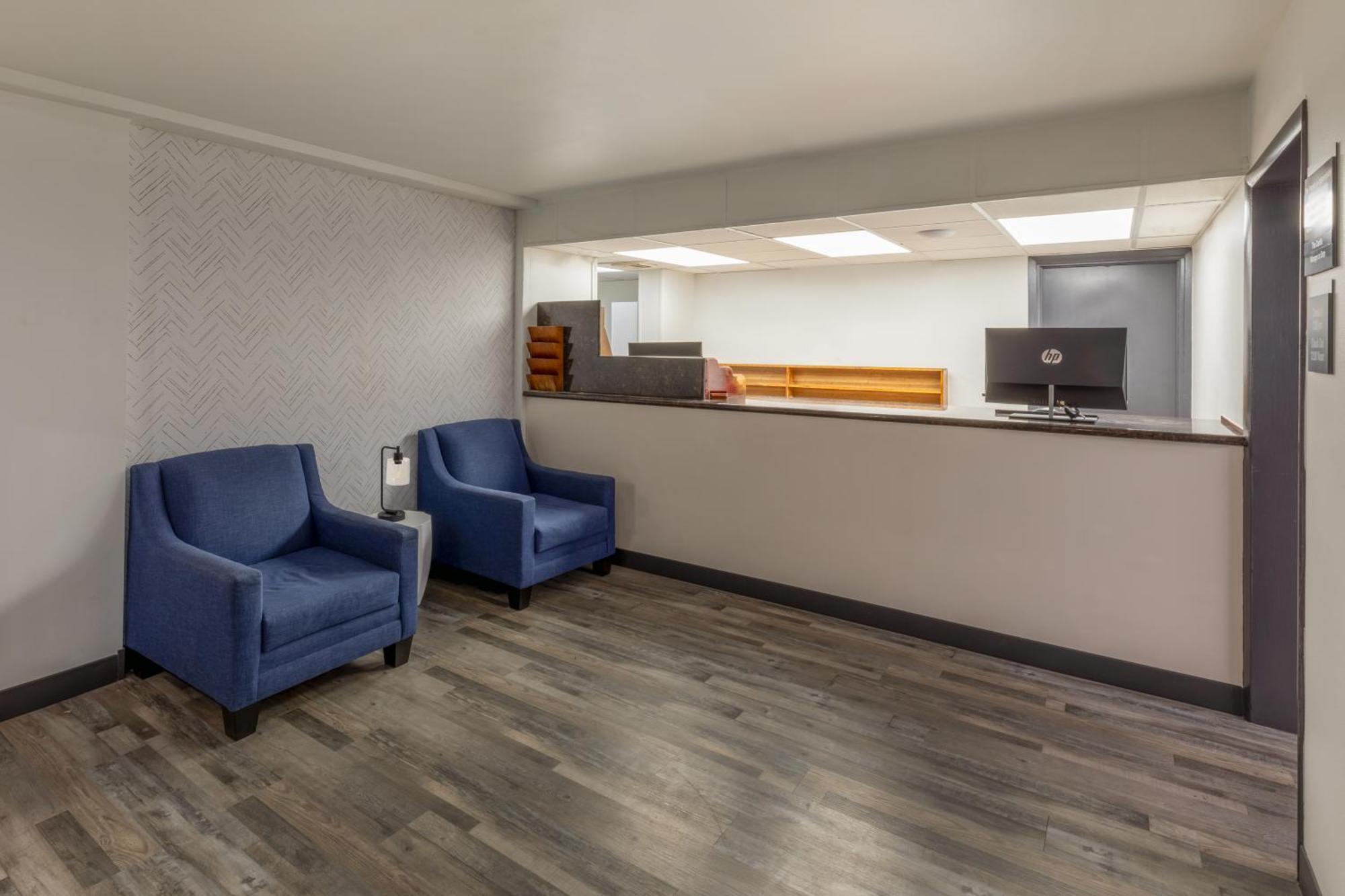 Super 8 By Wyndham Laredo Hotel Exterior photo